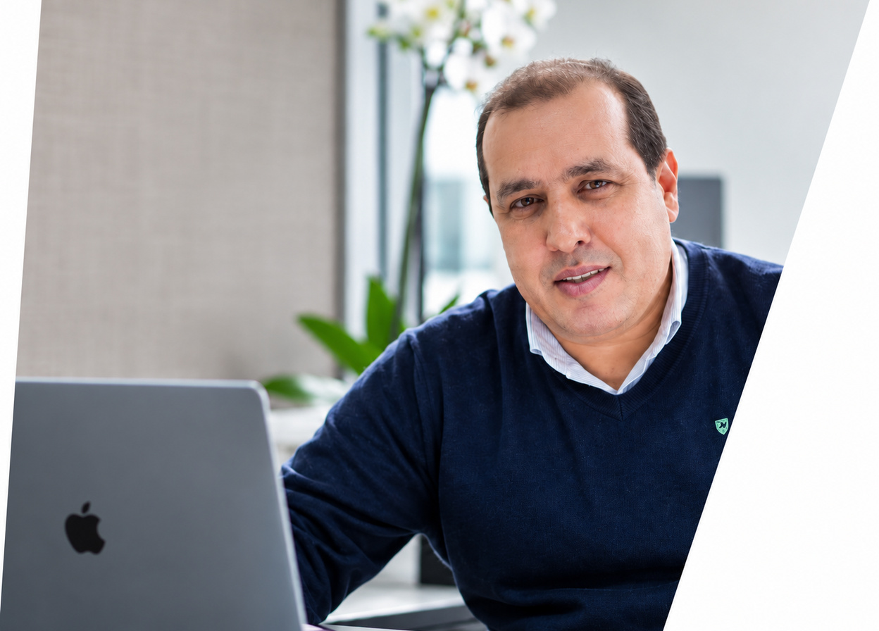 Hamid El Hattab, directeur général de GEOCLIM, à son bureau